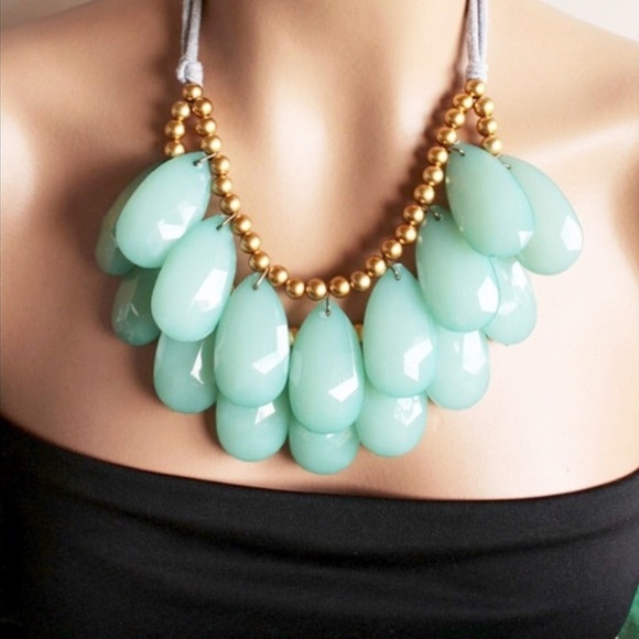 Anthropologie Jewelry - Anthropologie seafoam Green Necklace